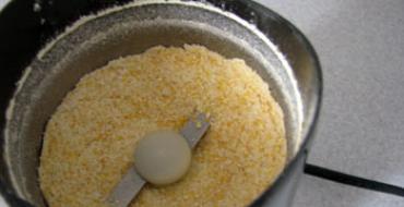 Corn porridge with milk: familiar and unusual recipes