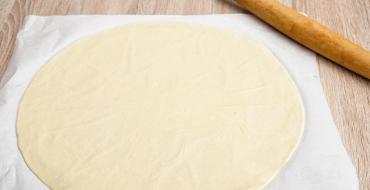 How to prepare dough for American pizza?