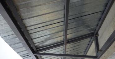 Jak zrobić dach na balkonie - możliwe opcje Wykończenie prostego balkonu dachem